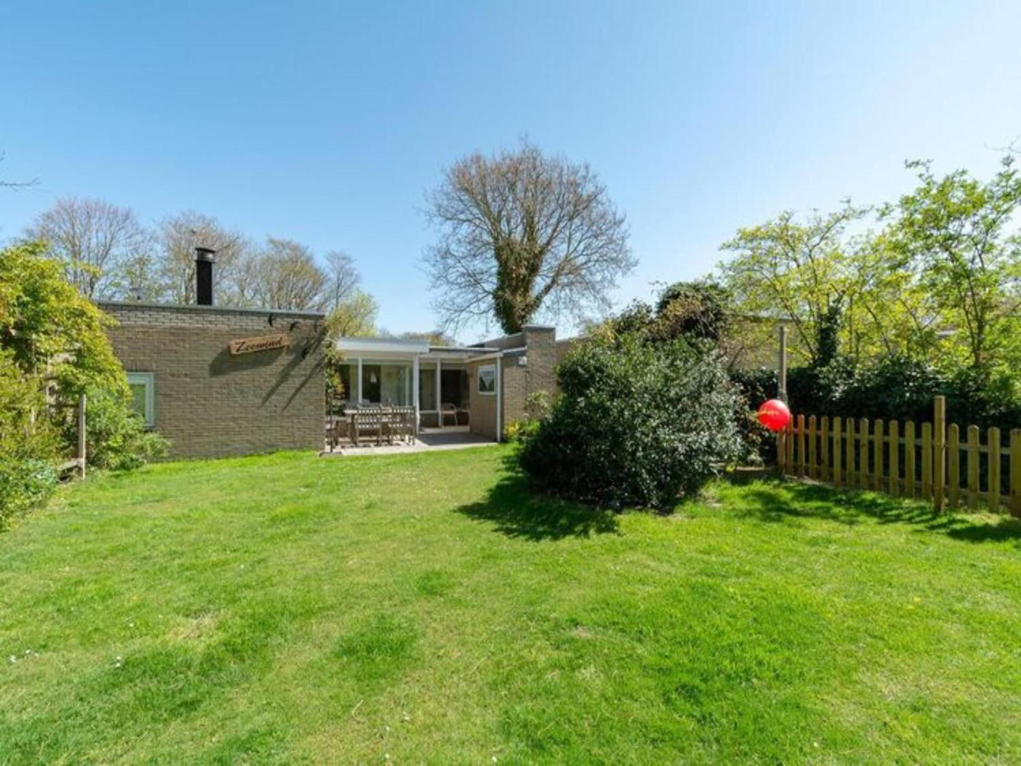 Stylish Bungalow With A Large Garden Sint Maartensvlotbrug Dış mekan fotoğraf