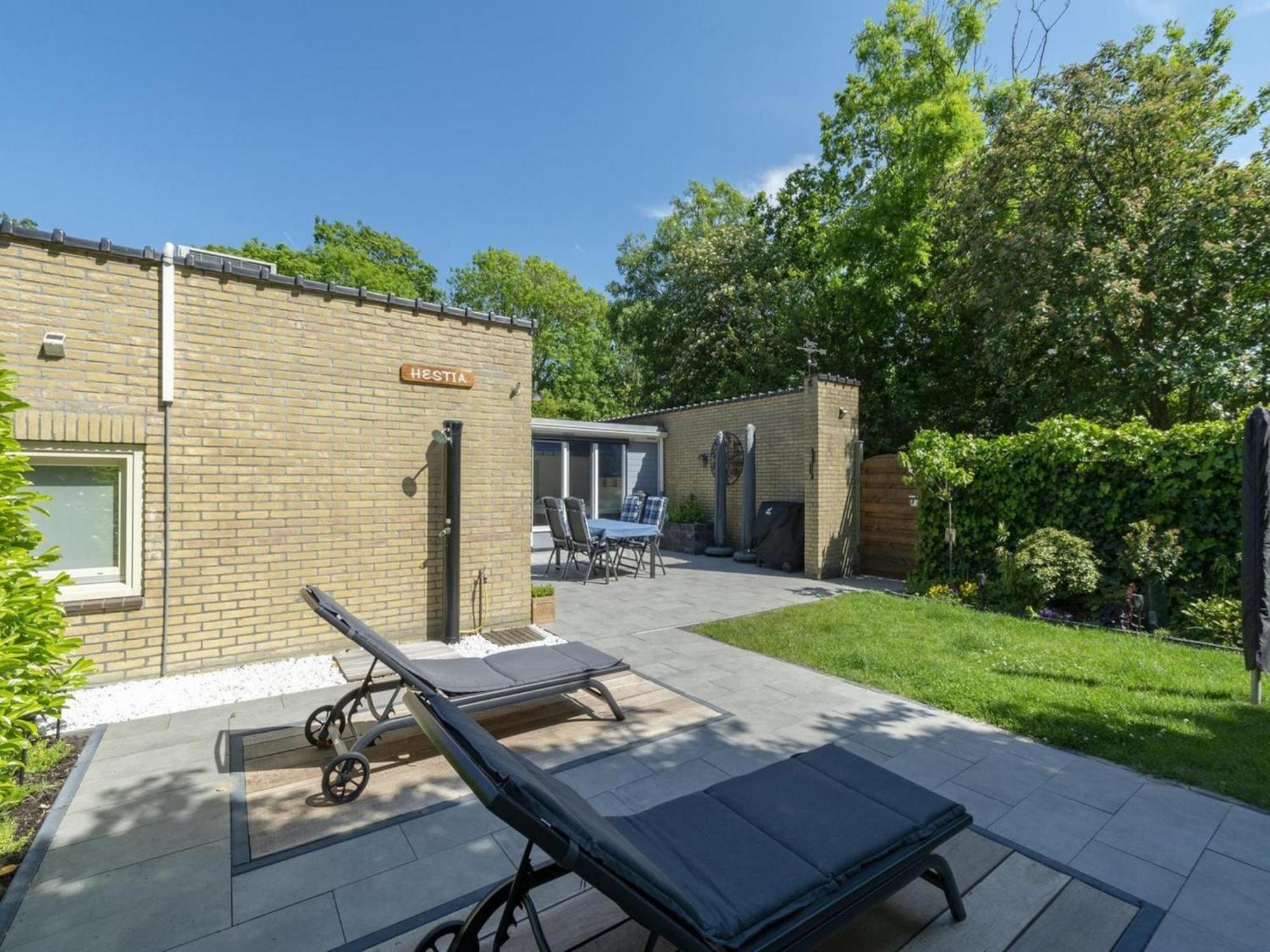 Stylish Bungalow With A Large Garden Sint Maartensvlotbrug Dış mekan fotoğraf
