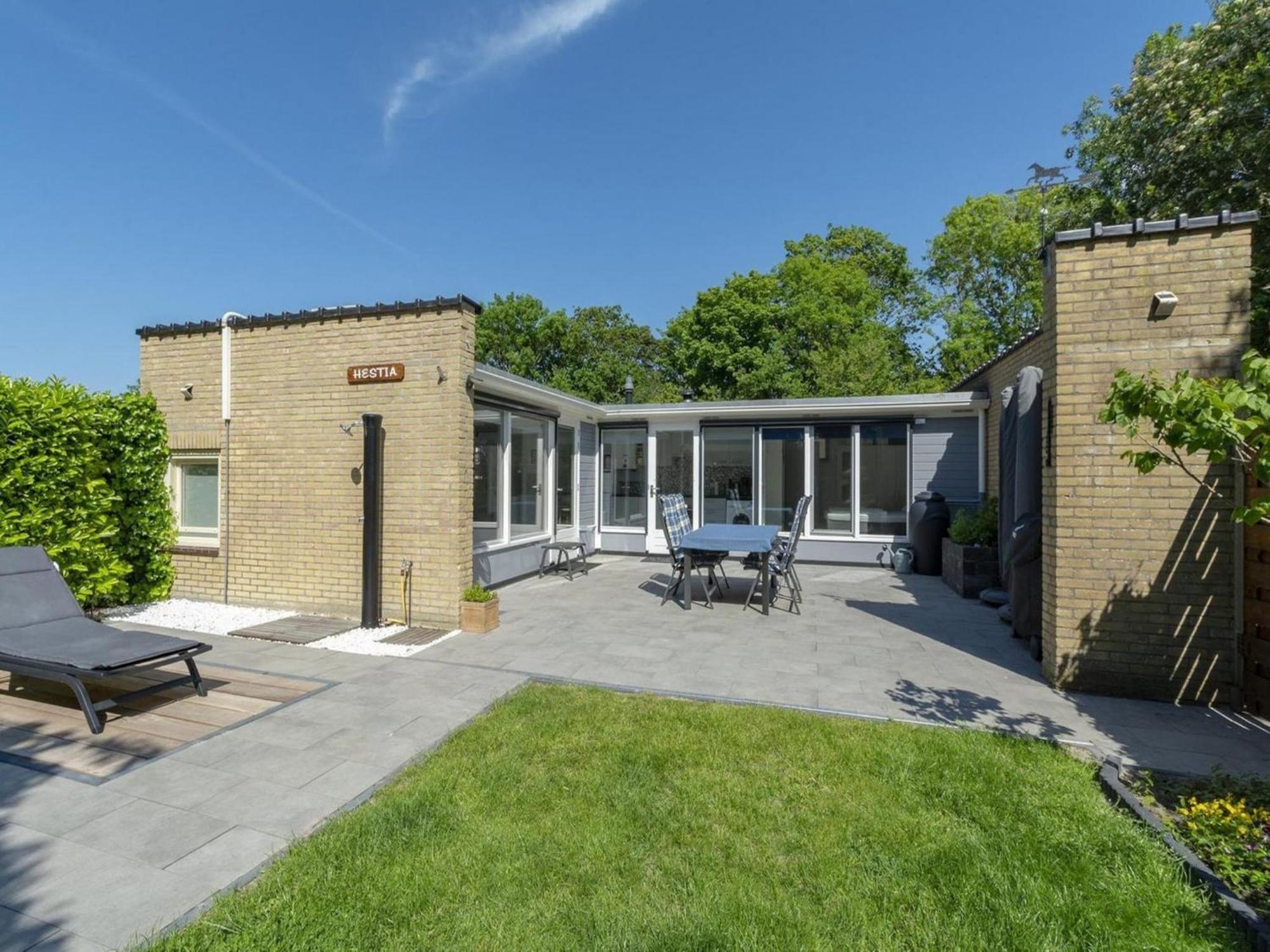 Stylish Bungalow With A Large Garden Sint Maartensvlotbrug Dış mekan fotoğraf